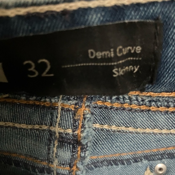 NWOT Levis Demi Curve - Picture 3 of 9